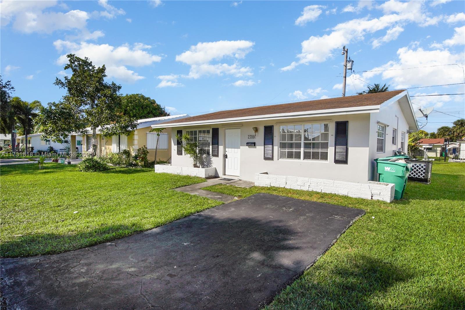 2709 NW 54th St, Tamarac, Florida image 12