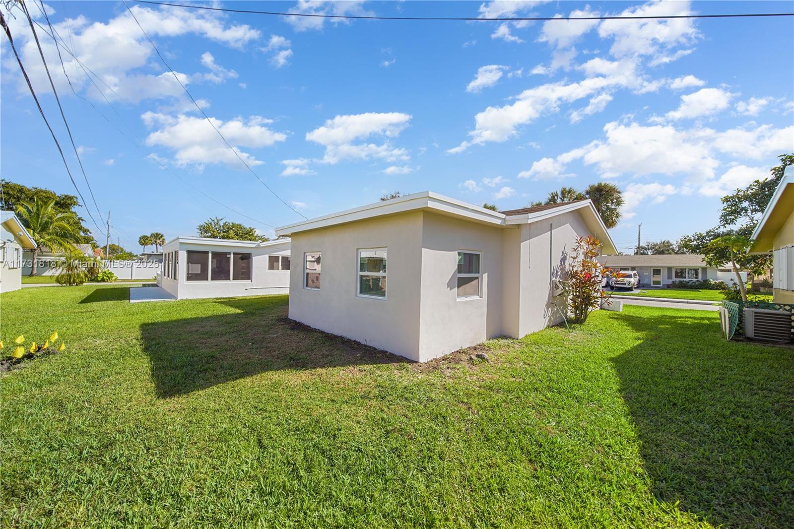 2709 NW 54th St, Tamarac, Florida image 3