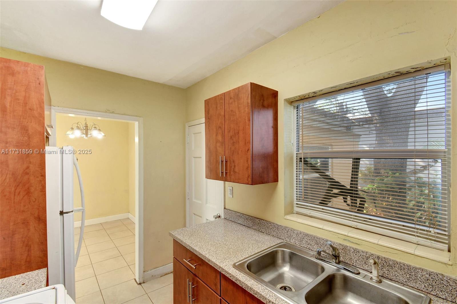 1645 NE 180th St, North Miami Beach, Florida image 13