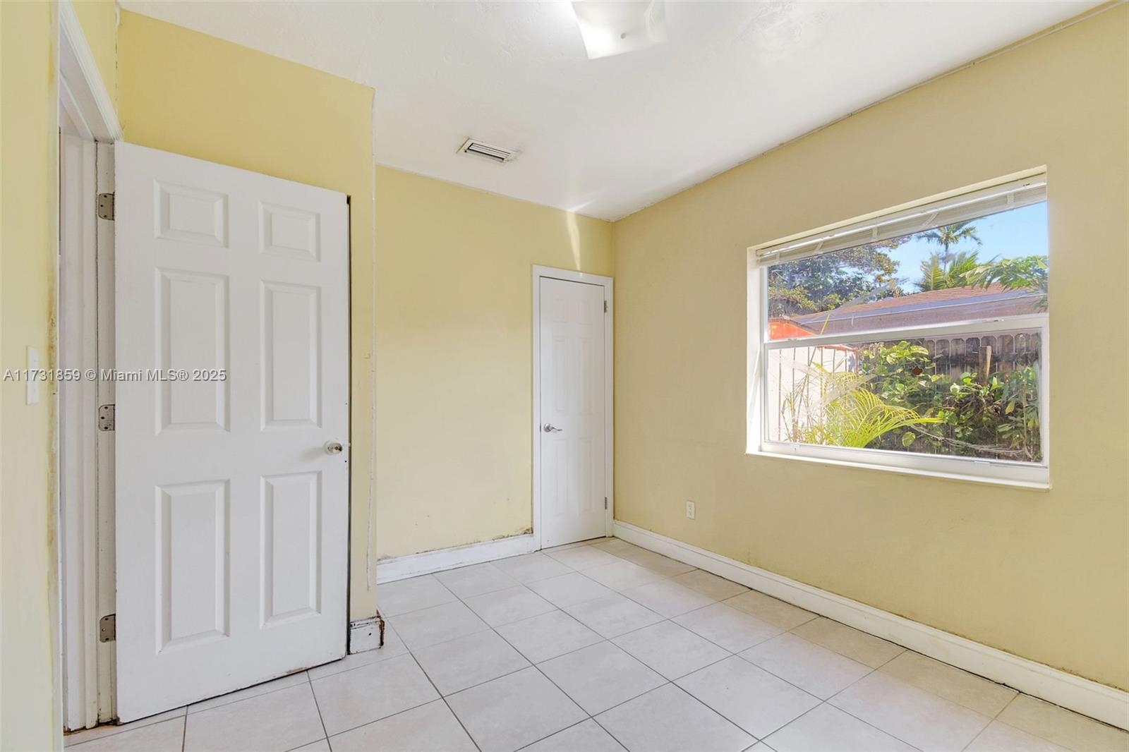 1645 NE 180th St, North Miami Beach, Florida image 14
