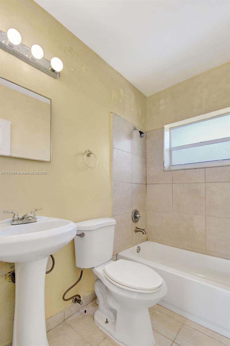 1645 NE 180th St, North Miami Beach, Florida image 16
