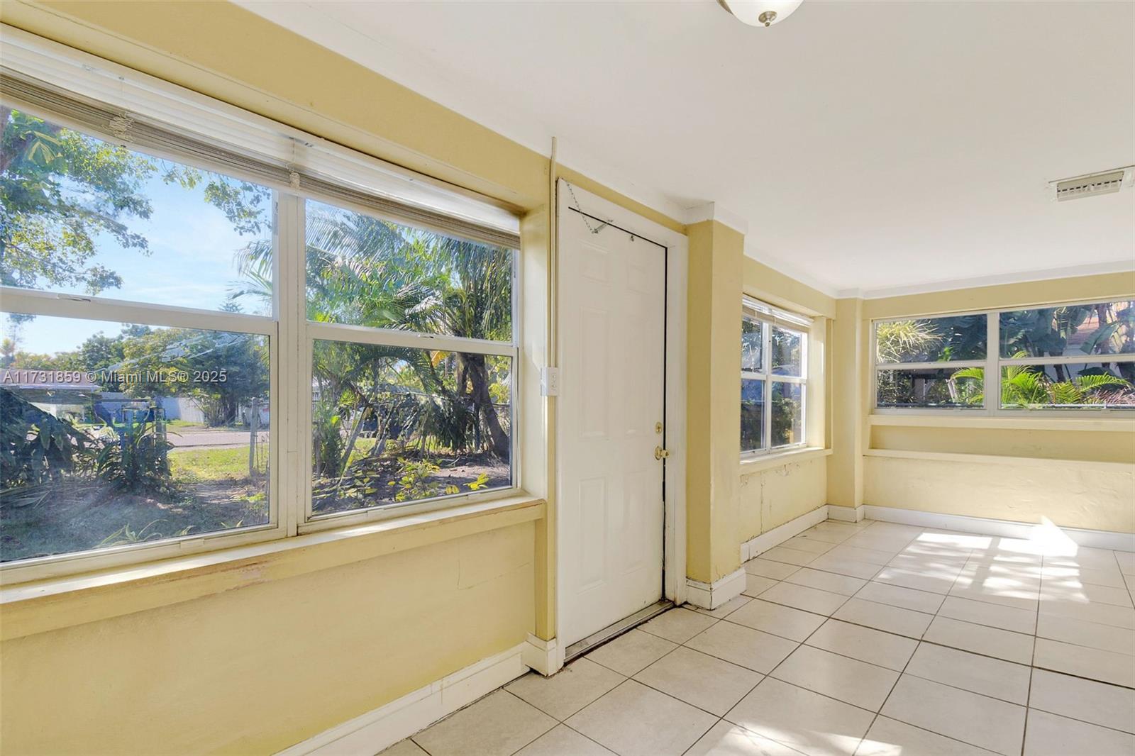 1645 NE 180th St, North Miami Beach, Florida image 2
