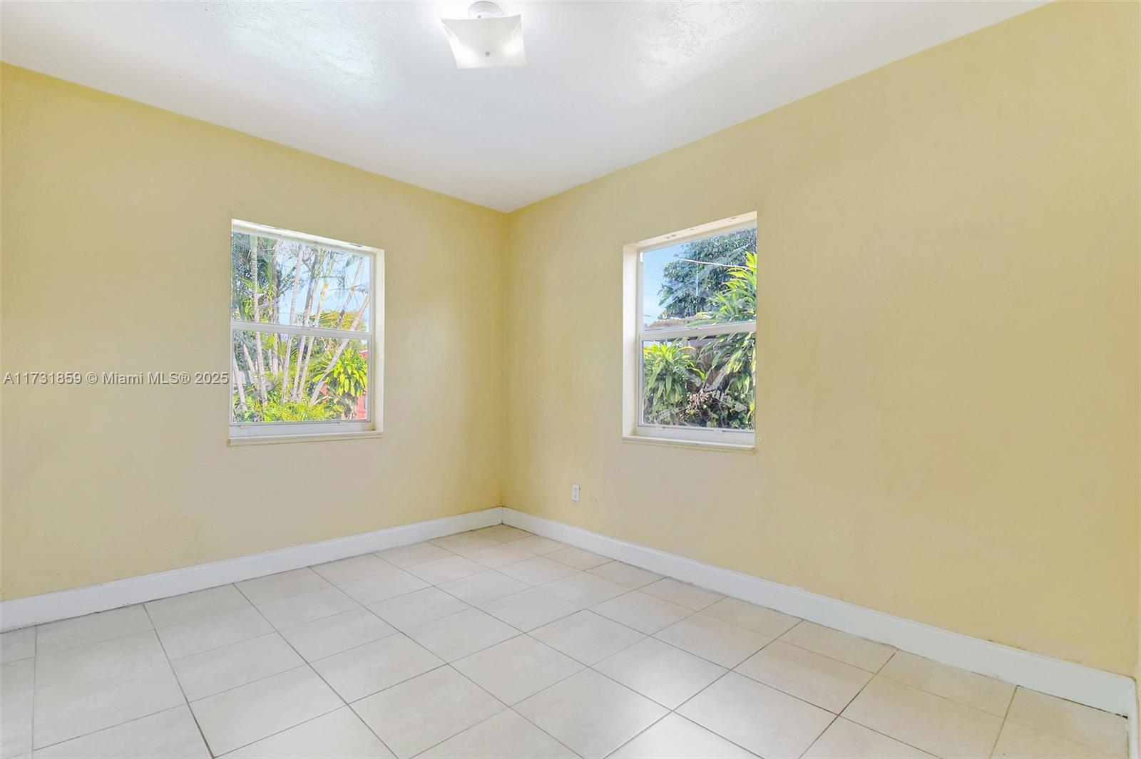 1645 NE 180th St, North Miami Beach, Florida image 24