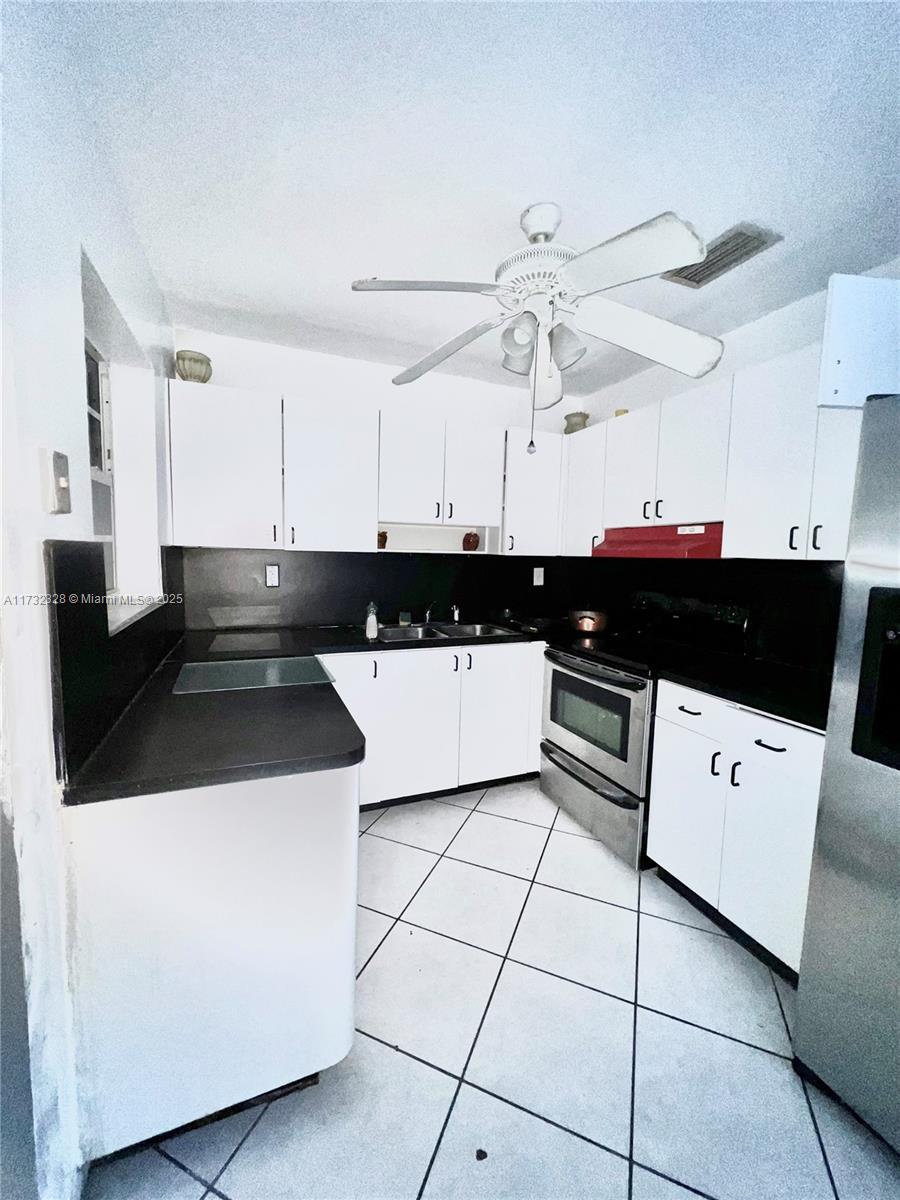 Residential, West Park, Florida image 17