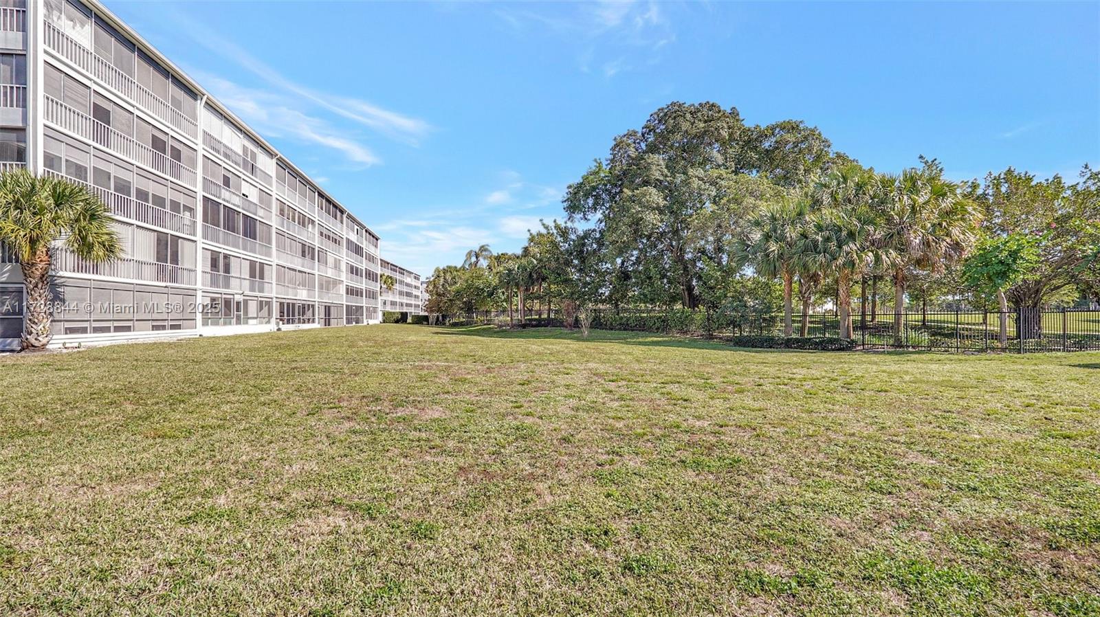 4800 Hillcrest Ln #301, Hollywood, Florida image 32