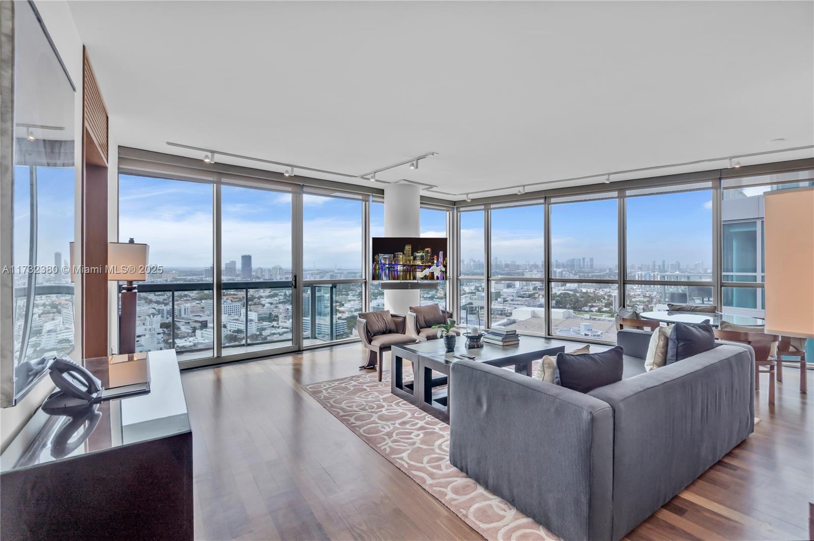 Apartamento à Venda em Miami Beach, FL