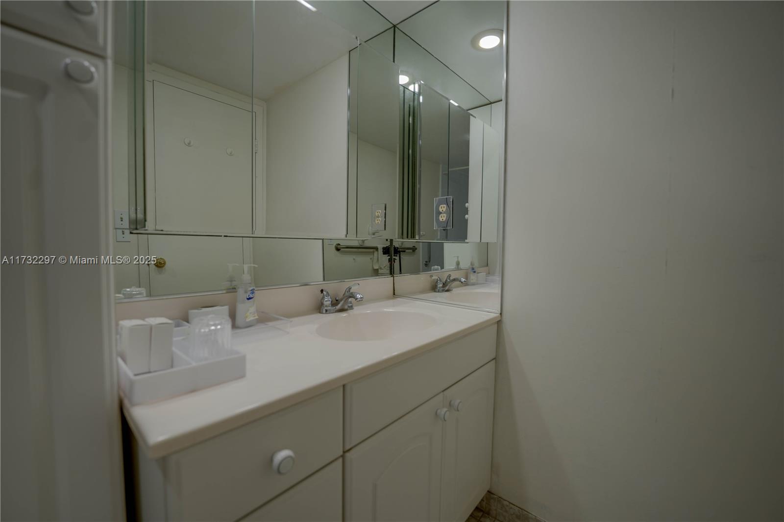 600 Parkview Dr #601, Hallandale Beach, Florida image 30