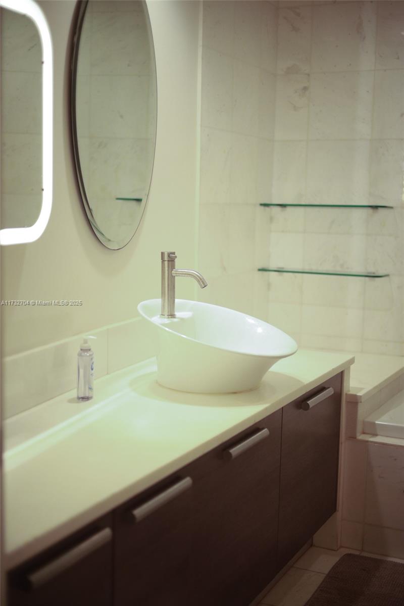 2950 NE 188th St #219, Aventura FL 33180