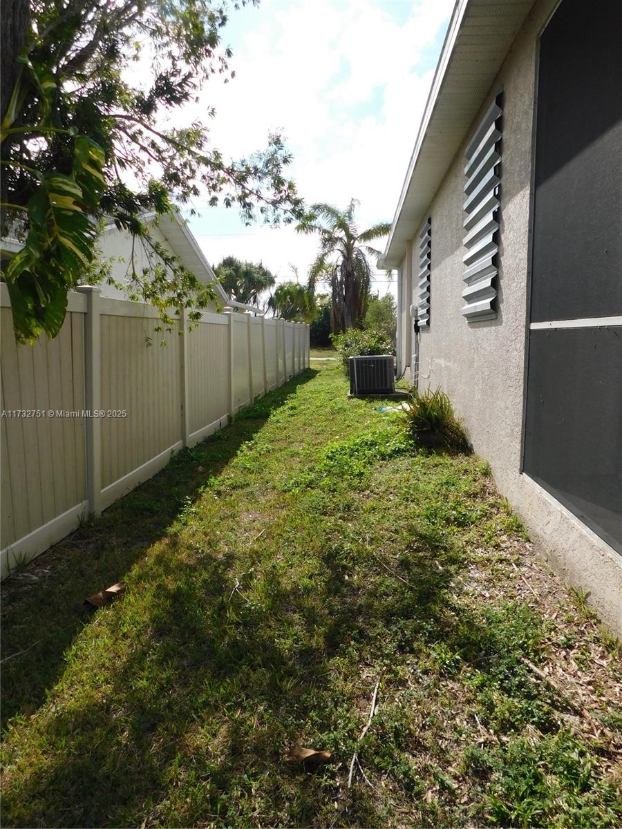 617 SE 7 St, Cape Coral, Florida image 13