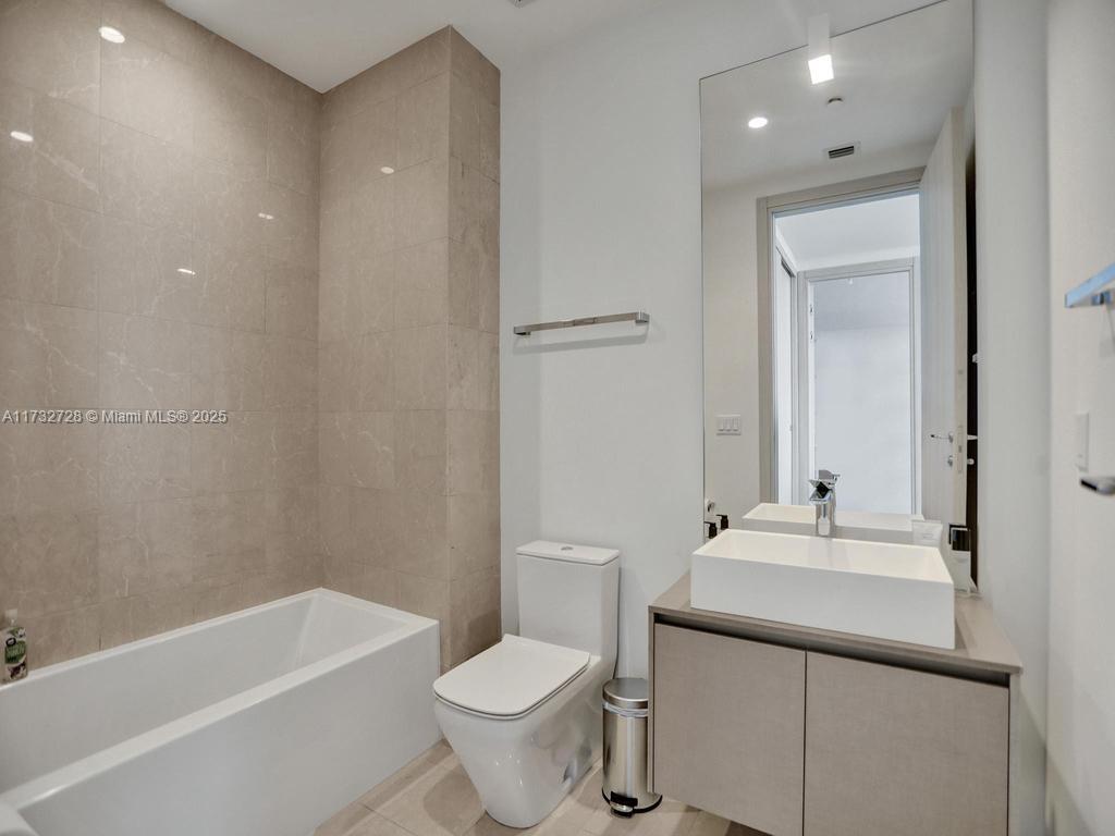 1000 Brickell Plz #PH5204, Miami FL 33131