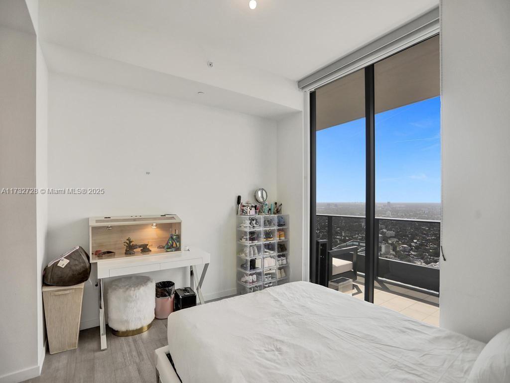 1000 Brickell Plz #PH5204, Miami FL 33131