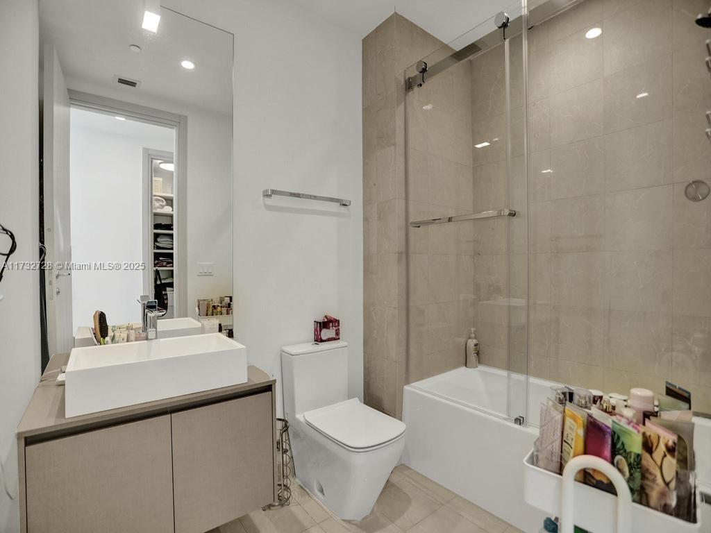 1000 Brickell Plz #PH5204, Miami FL 33131