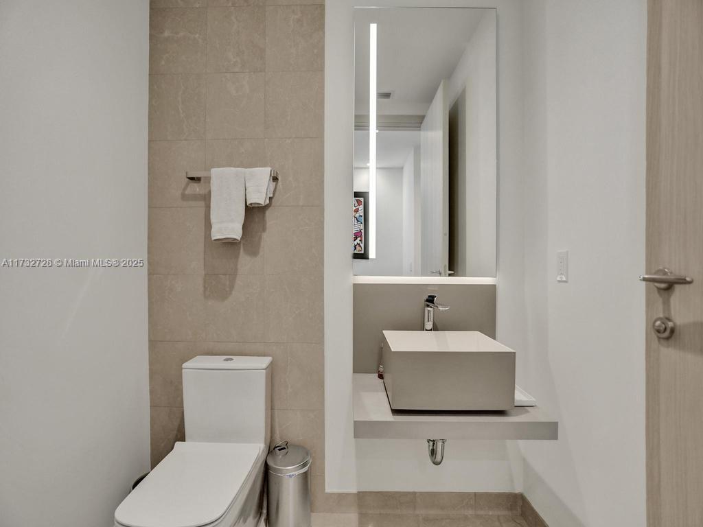 1000 Brickell Plz #PH5204, Miami FL 33131