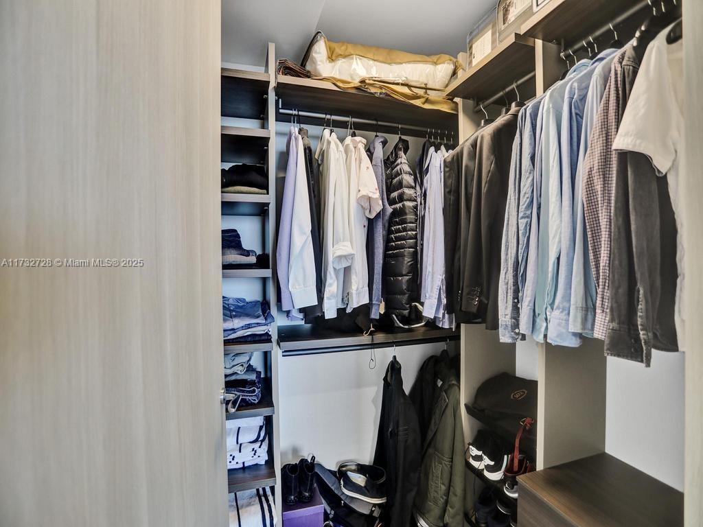 1000 Brickell Plz #PH5204, Miami FL 33131