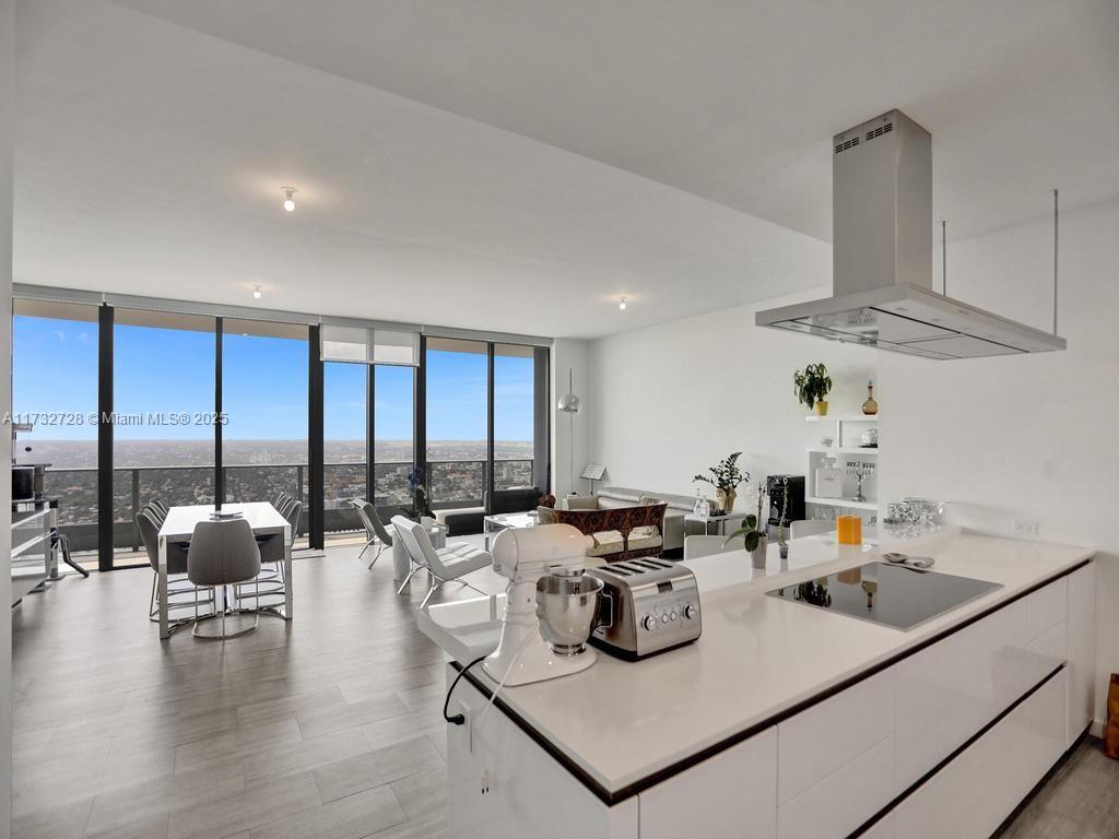 1000 Brickell Plz #PH5204, Miami FL 33131