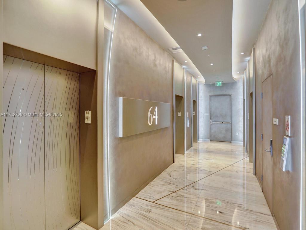 1000 Brickell Plz #PH5204, Miami FL 33131