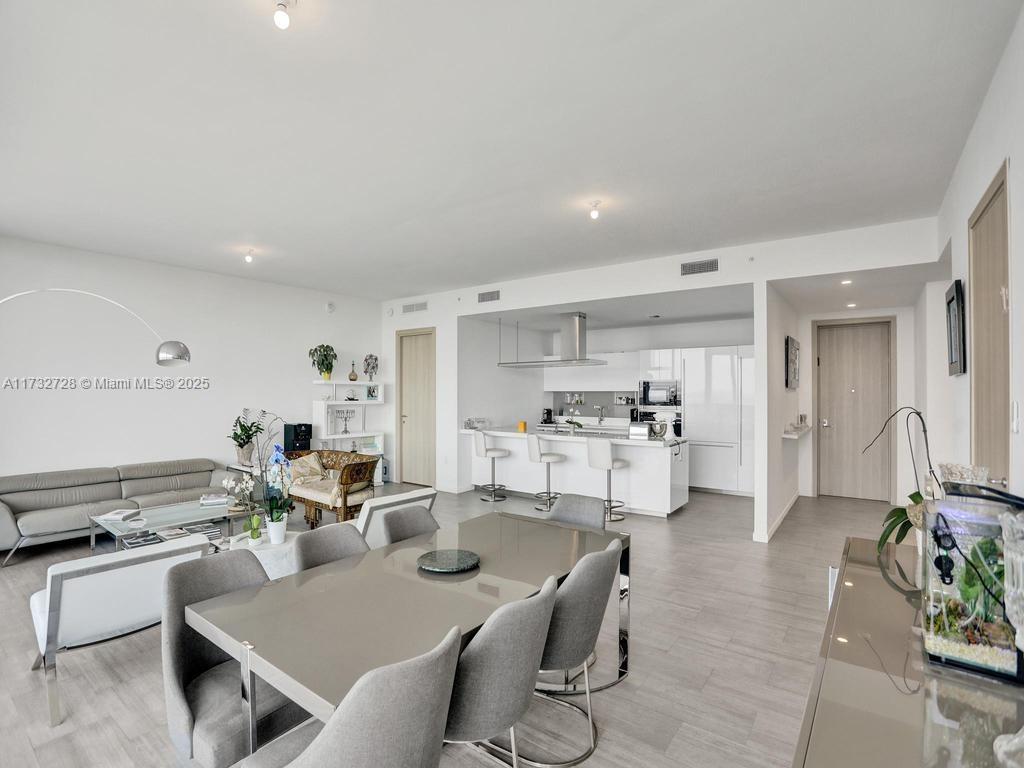 1000 Brickell Plz #PH5204, Miami FL 33131