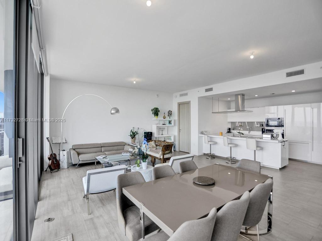 1000 Brickell Plz #PH5204, Miami FL 33131