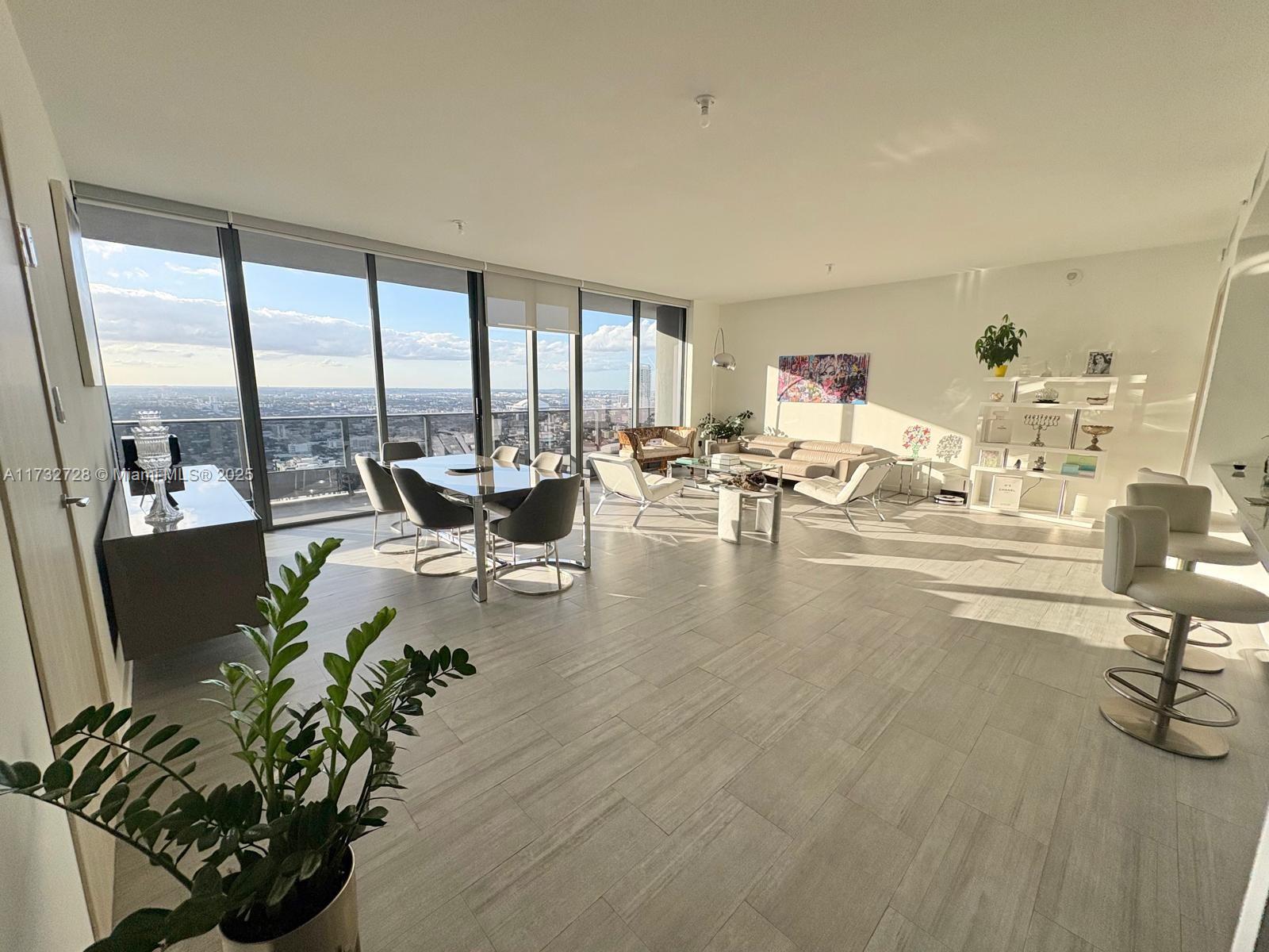 1000 Brickell Plz #PH5204, Miami FL 33131