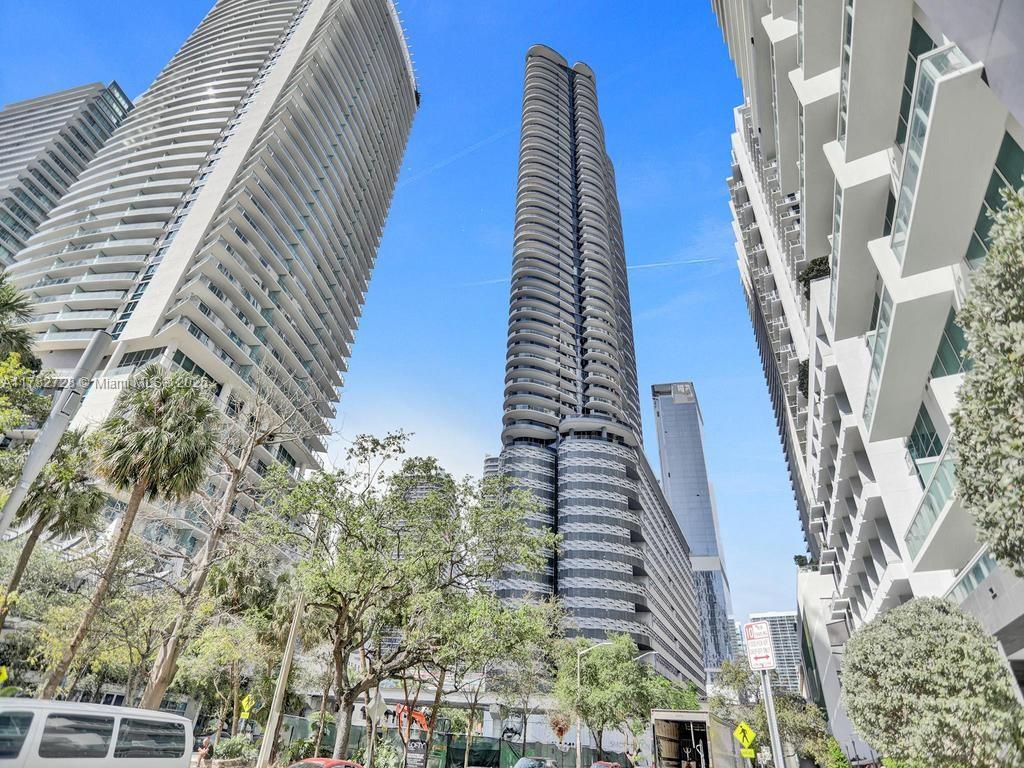 1000 Brickell Plz #PH5204, Miami FL 33131
