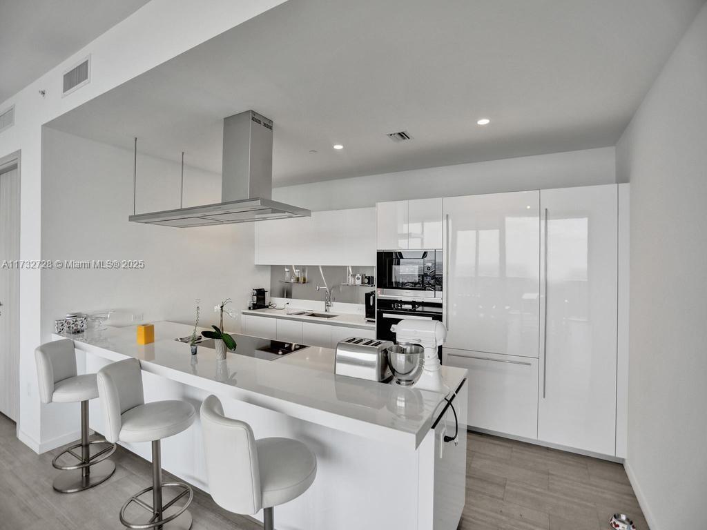 1000 Brickell Plz #PH5204, Miami FL 33131