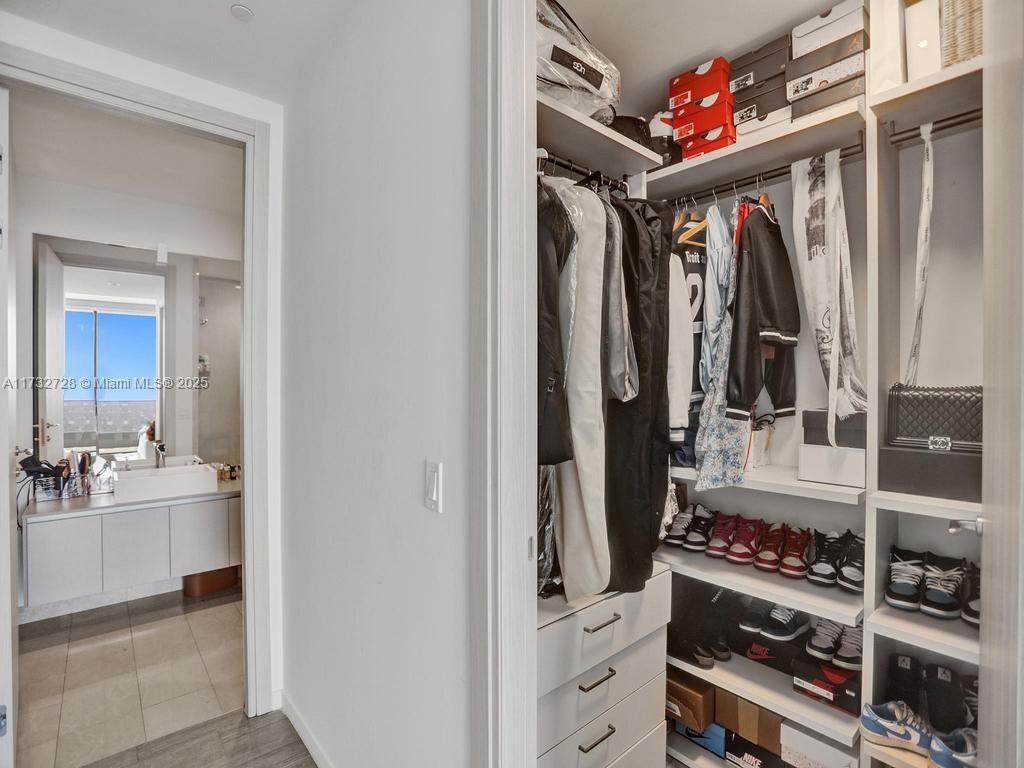 1000 Brickell Plz #PH5204, Miami FL 33131