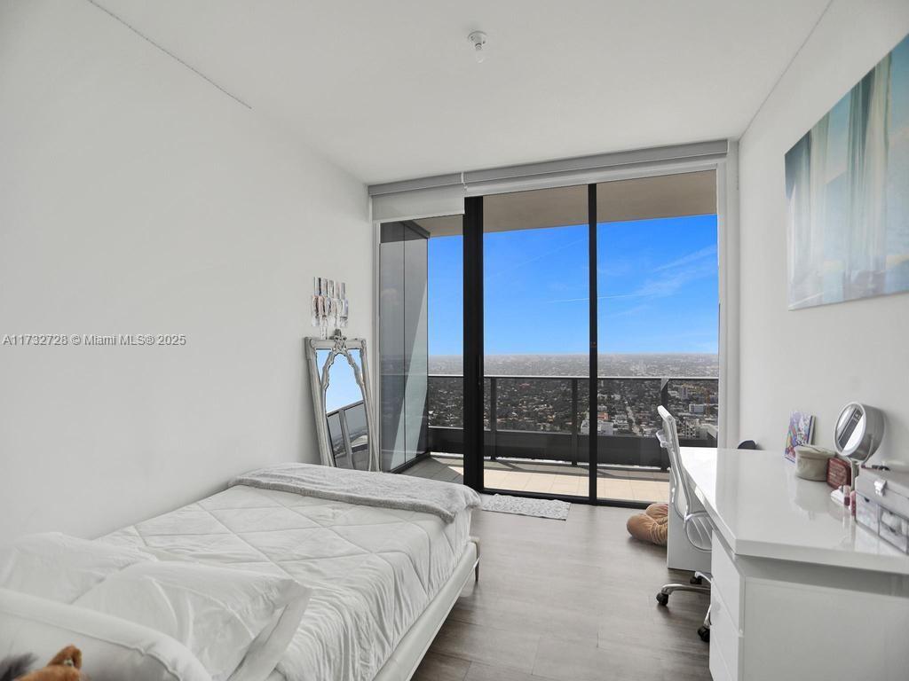 1000 Brickell Plz #PH5204, Miami FL 33131