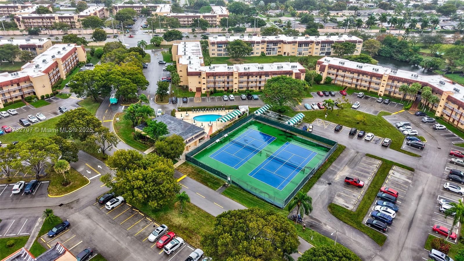 9350 Sunrise Lakes Blvd #111, Sunrise, Florida image 27