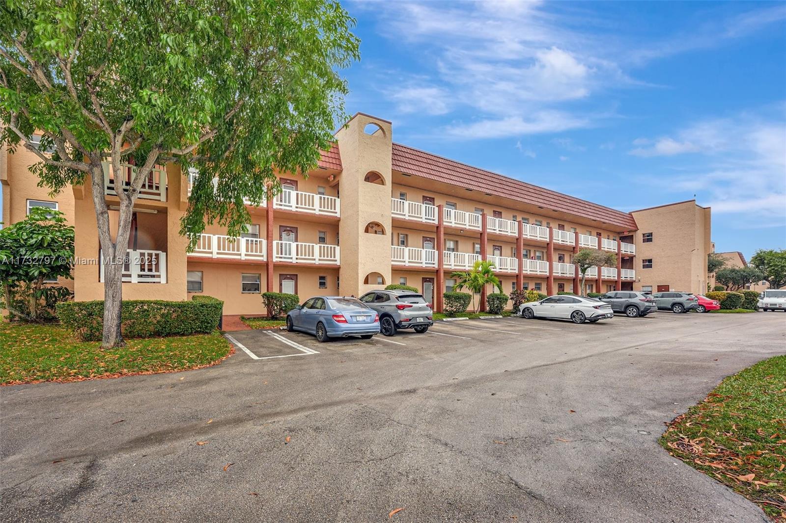 9350 Sunrise Lakes Blvd #111, Sunrise, Florida image 28