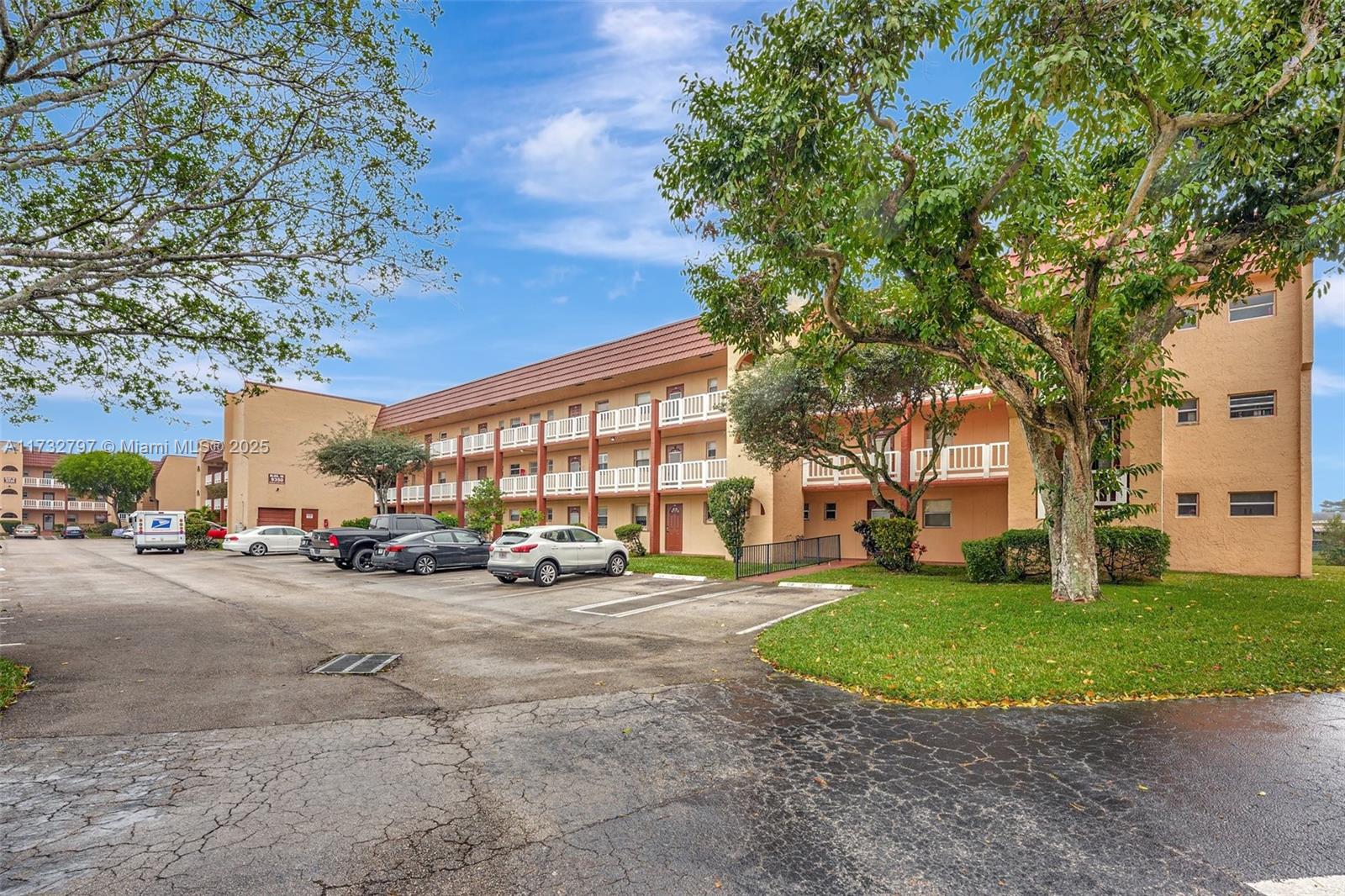 9350 Sunrise Lakes Blvd #111, Sunrise, Florida image 29