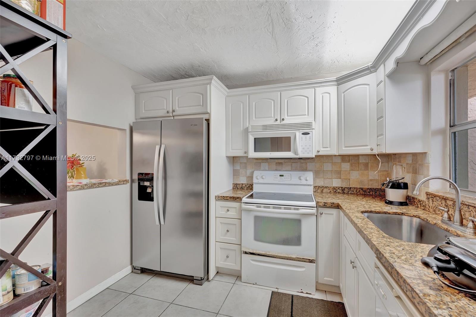 9350 Sunrise Lakes Blvd #111, Sunrise, Florida image 3