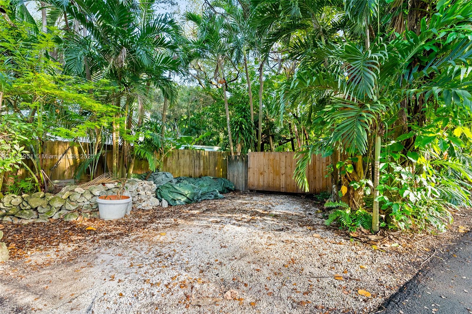 3595 Avocado Ave, Coconut Grove, Florida image 3