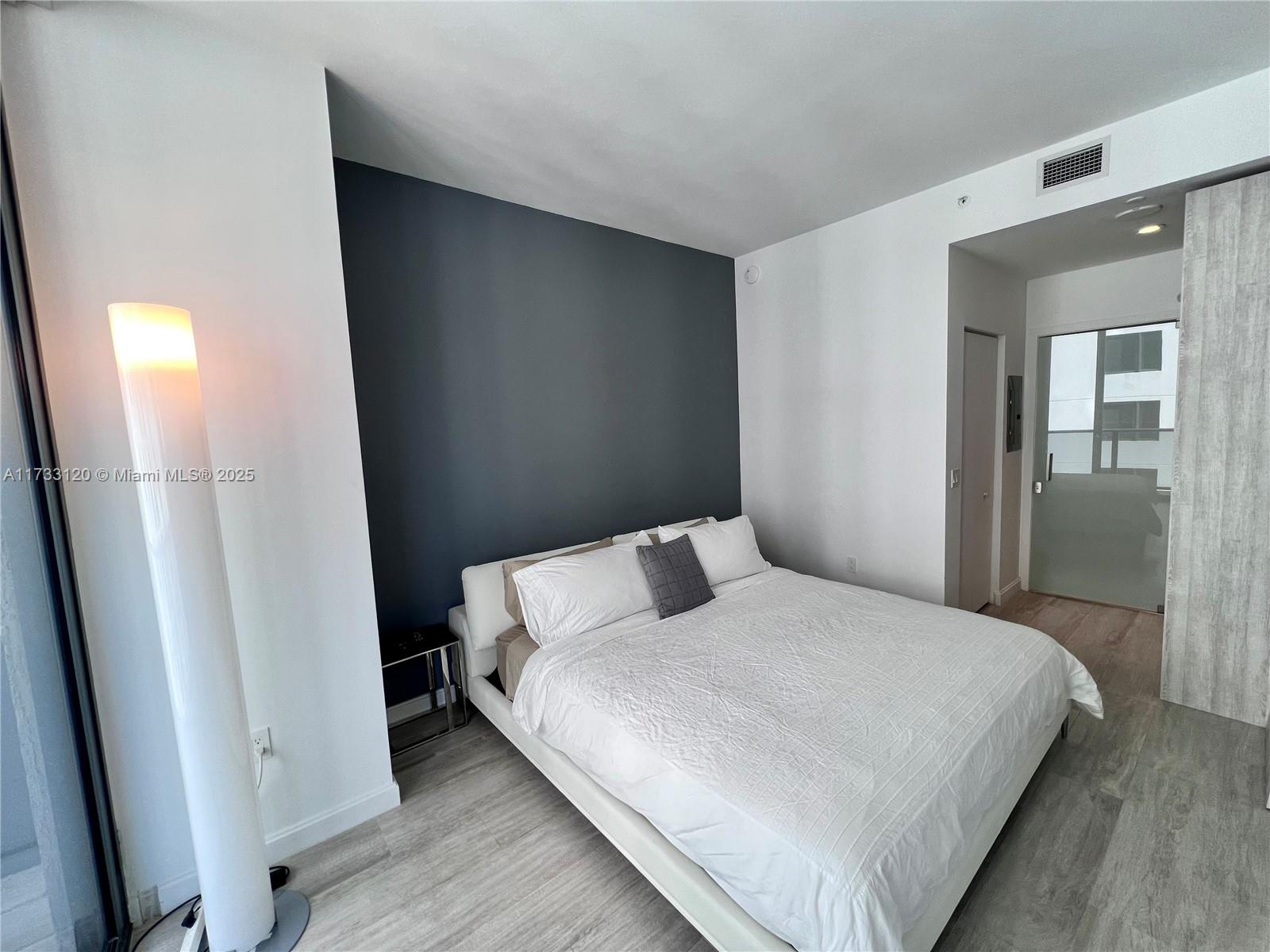 55 SW 9th St #4109, Miami FL 33130