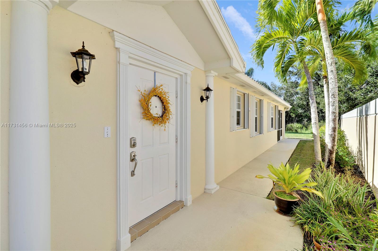 8582 SE Retreat Dr, Hobe Sound, Florida image 3