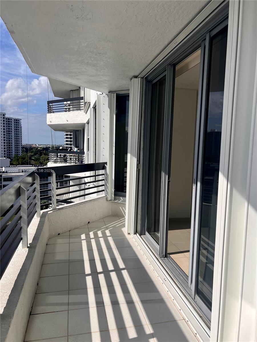 3530 Mystic Pointe Dr #1004, Aventura FL 33180