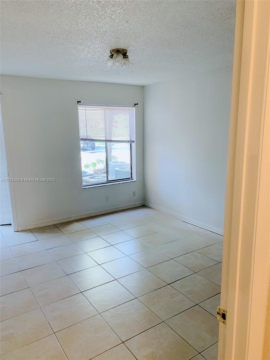 3360 N Pinewalk Dr N #1315, Margate, Florida image 9