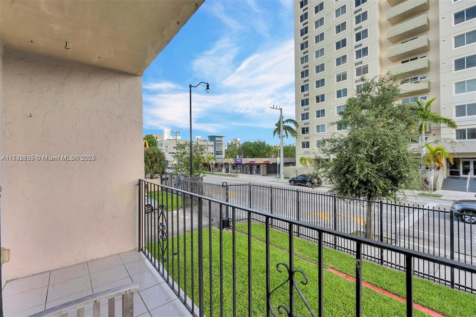 1051 SW 1st St #211, Miami, Florida image 31