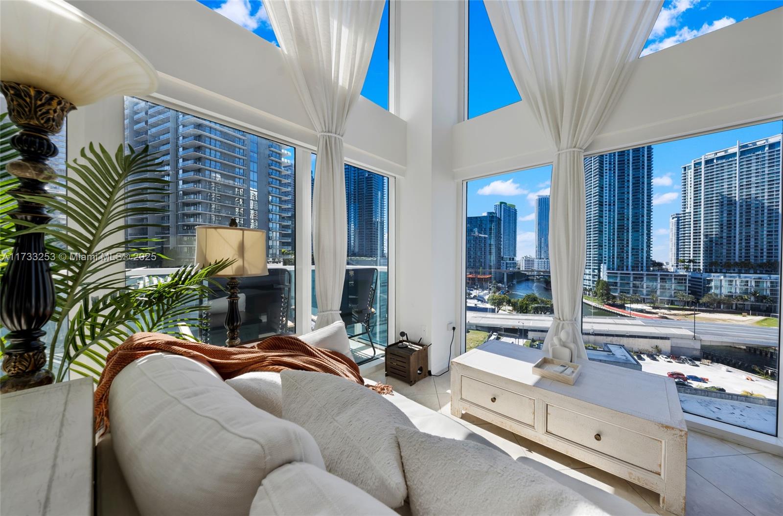 41 SE 5th St #816, Miami, Florida image 3