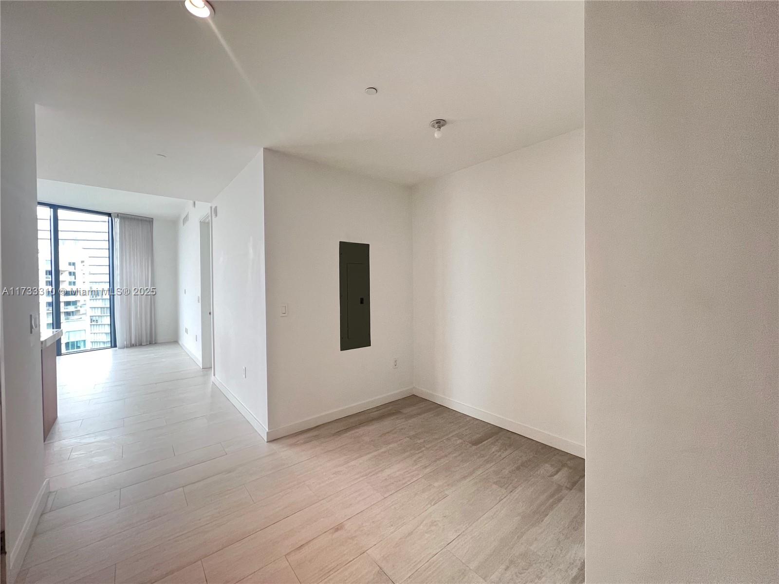 Listing Photo 12
