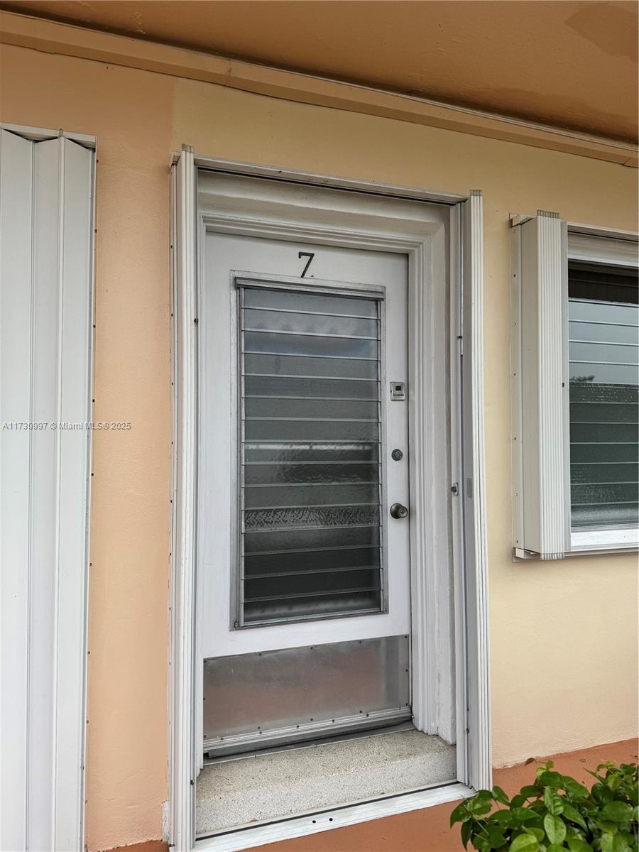 1000 SW 10th Avenue #7P, Hallandale Beach, Florida image 2