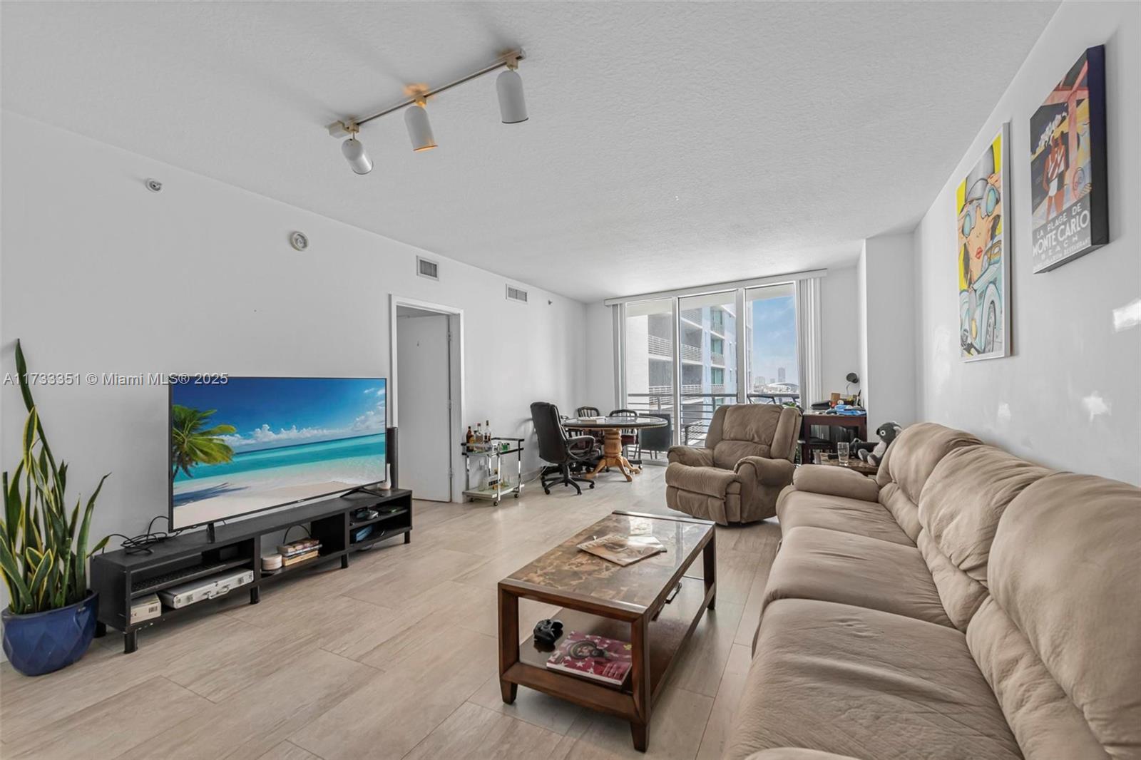 325 S Biscayne Blvd #1726, Miami FL 33131