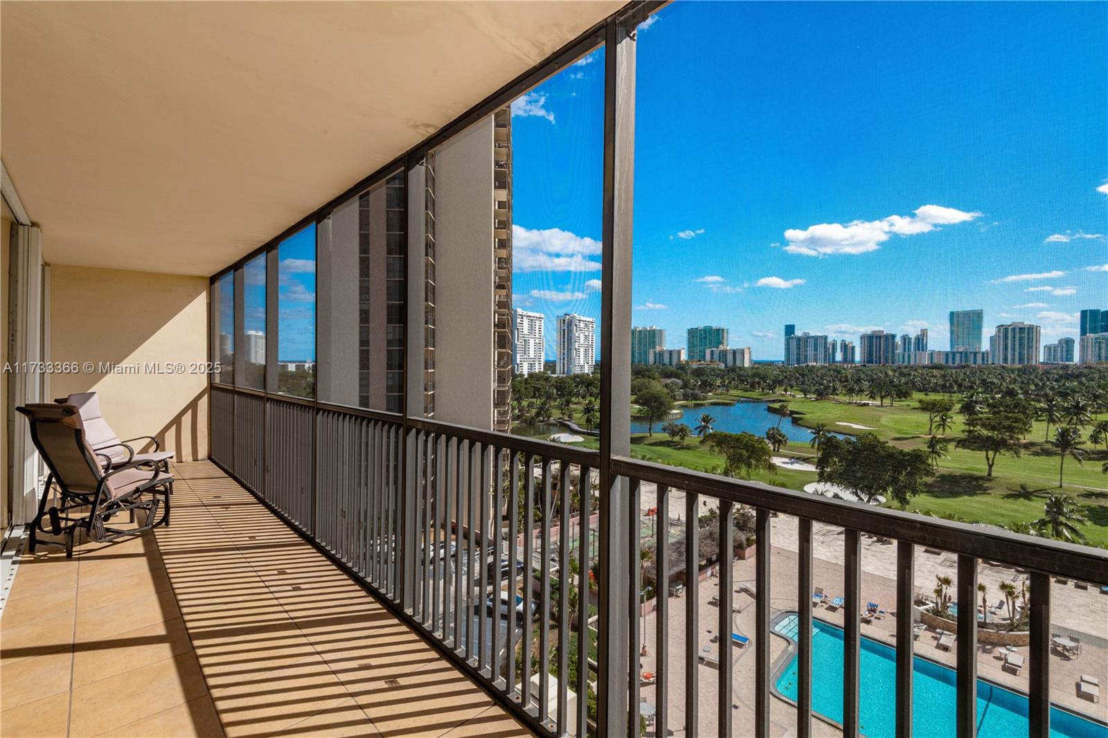 20301 W Country Club Dr #1026, Aventura, Florida image 2