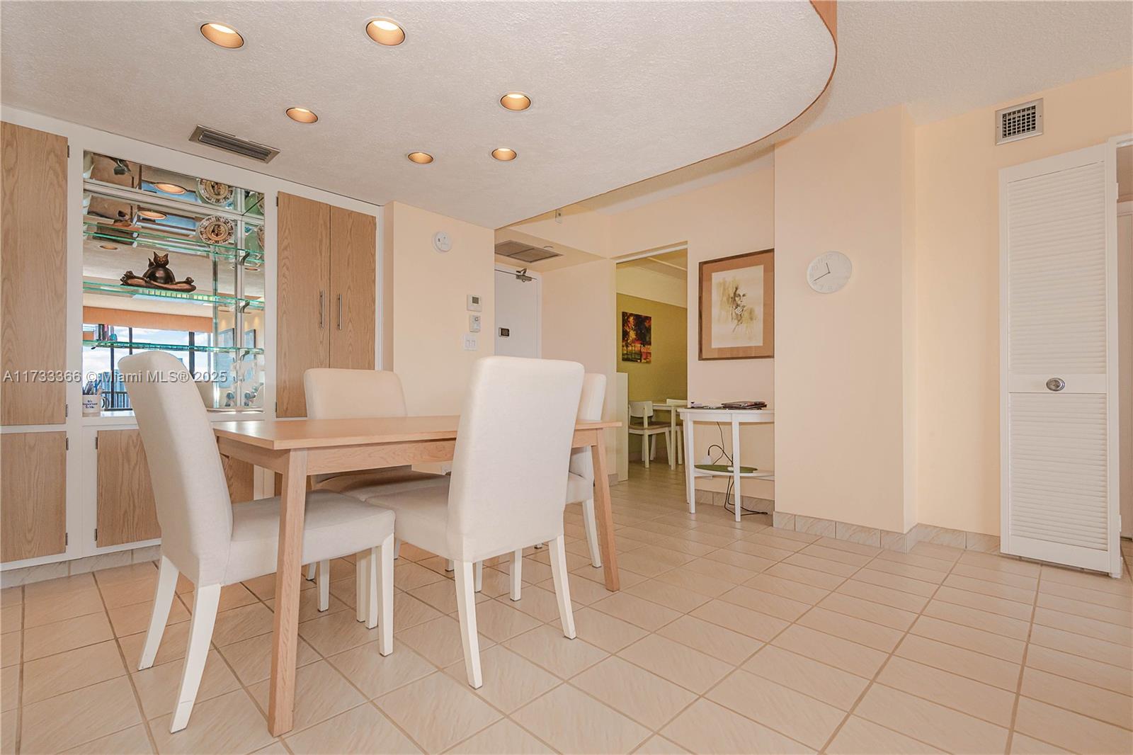 20301 W Country Club Dr #1026, Aventura, Florida image 9