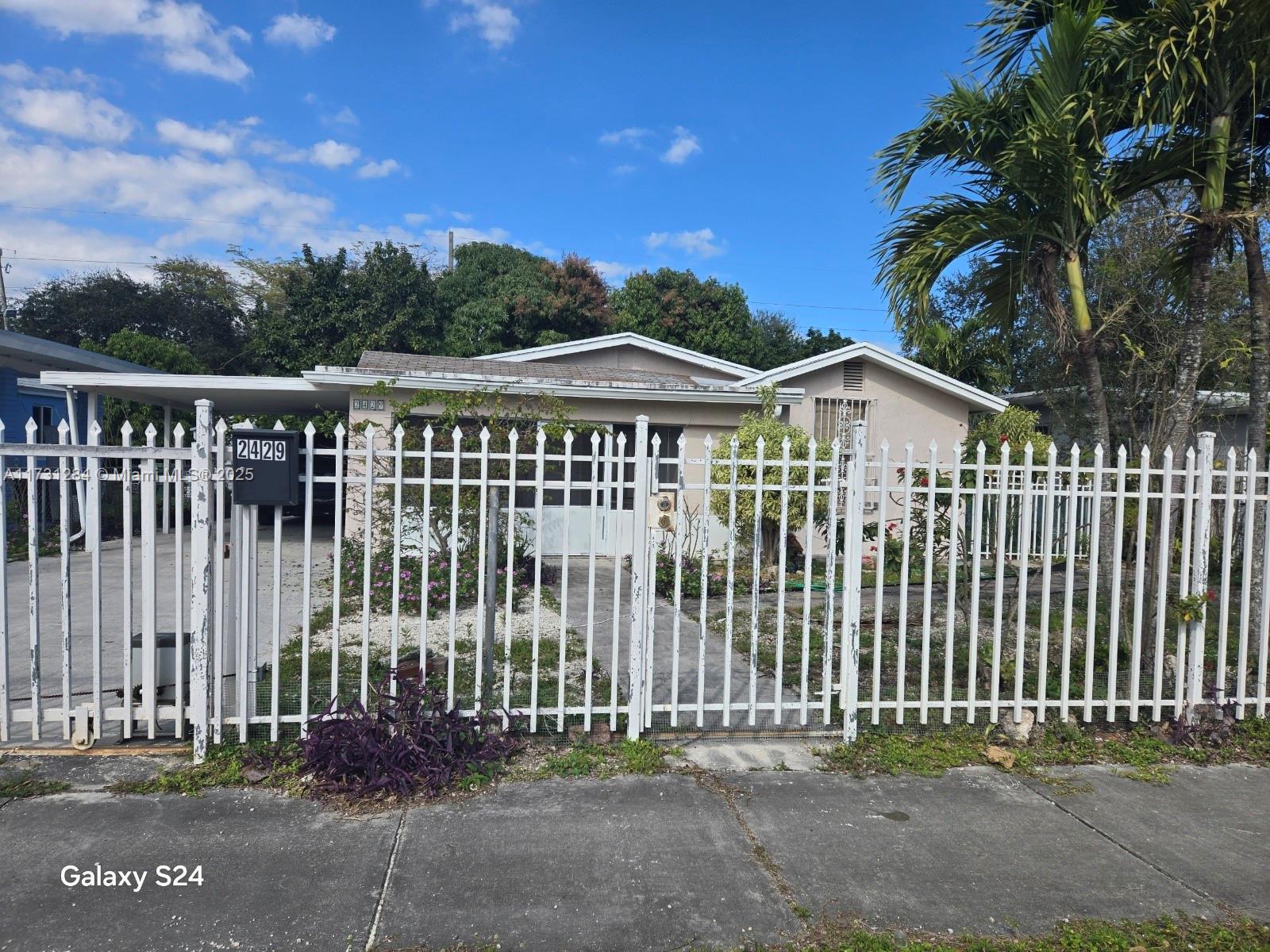 2429 NW 86th St, Miami, Florida image 1