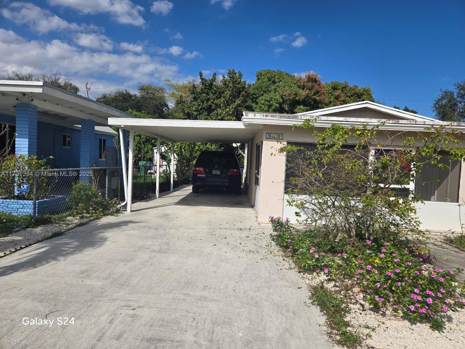 2429 NW 86th St, Miami, Florida image 3