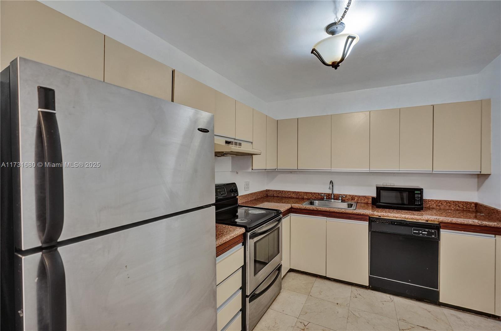 Listing Photo 6