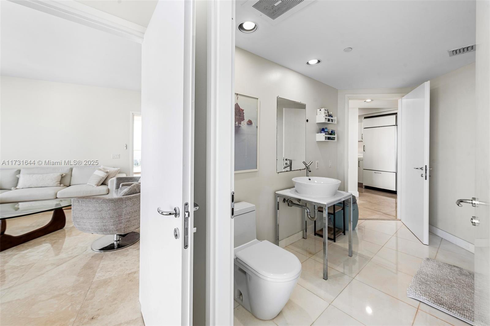 450 Alton Rd #3010, Miami Beach FL 33139