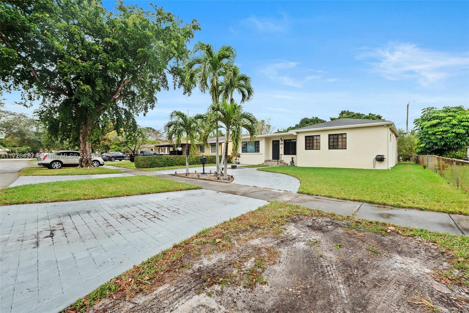 249 Carlisle Dr, Miami Springs, Florida image 2