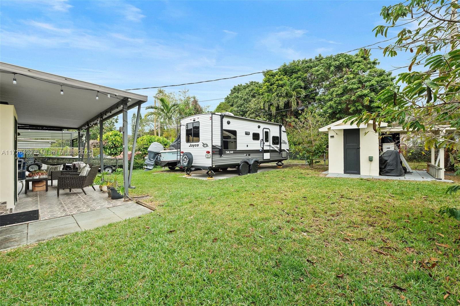 249 Carlisle Dr, Miami Springs, Florida image 22