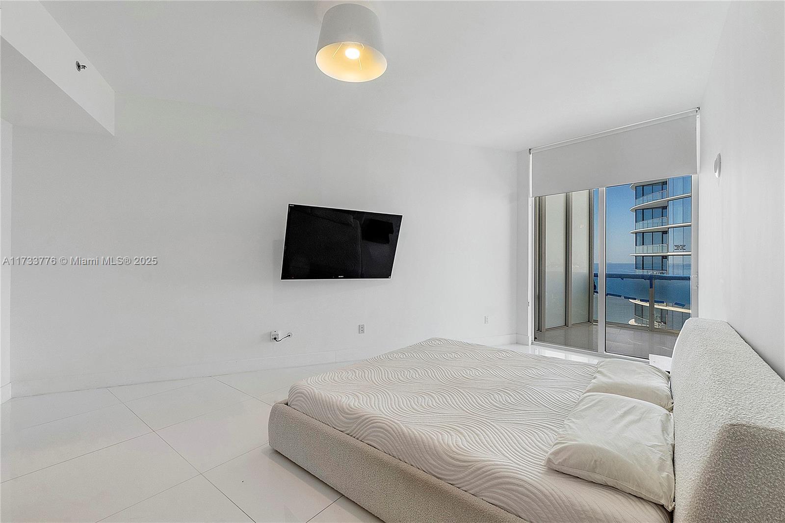 15811 Collins Ave #2107, Sunny Isles Beach FL 33160